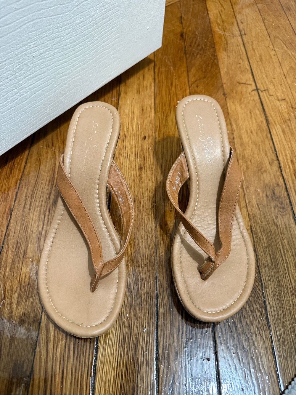Women’s Tan Thong Sandals — Casual Everyday Flip-Flops